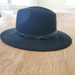 Kendall+Kylie Black Hat